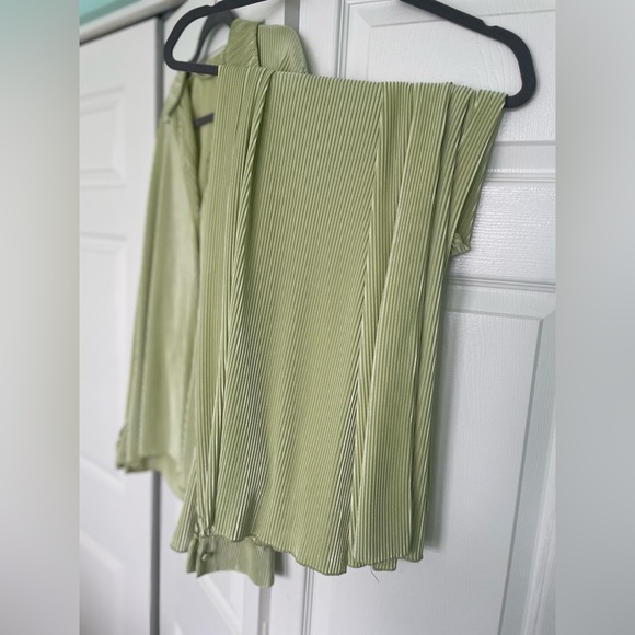 Yellow Green Two Piece Slouchy Set - Picture 3 of 7